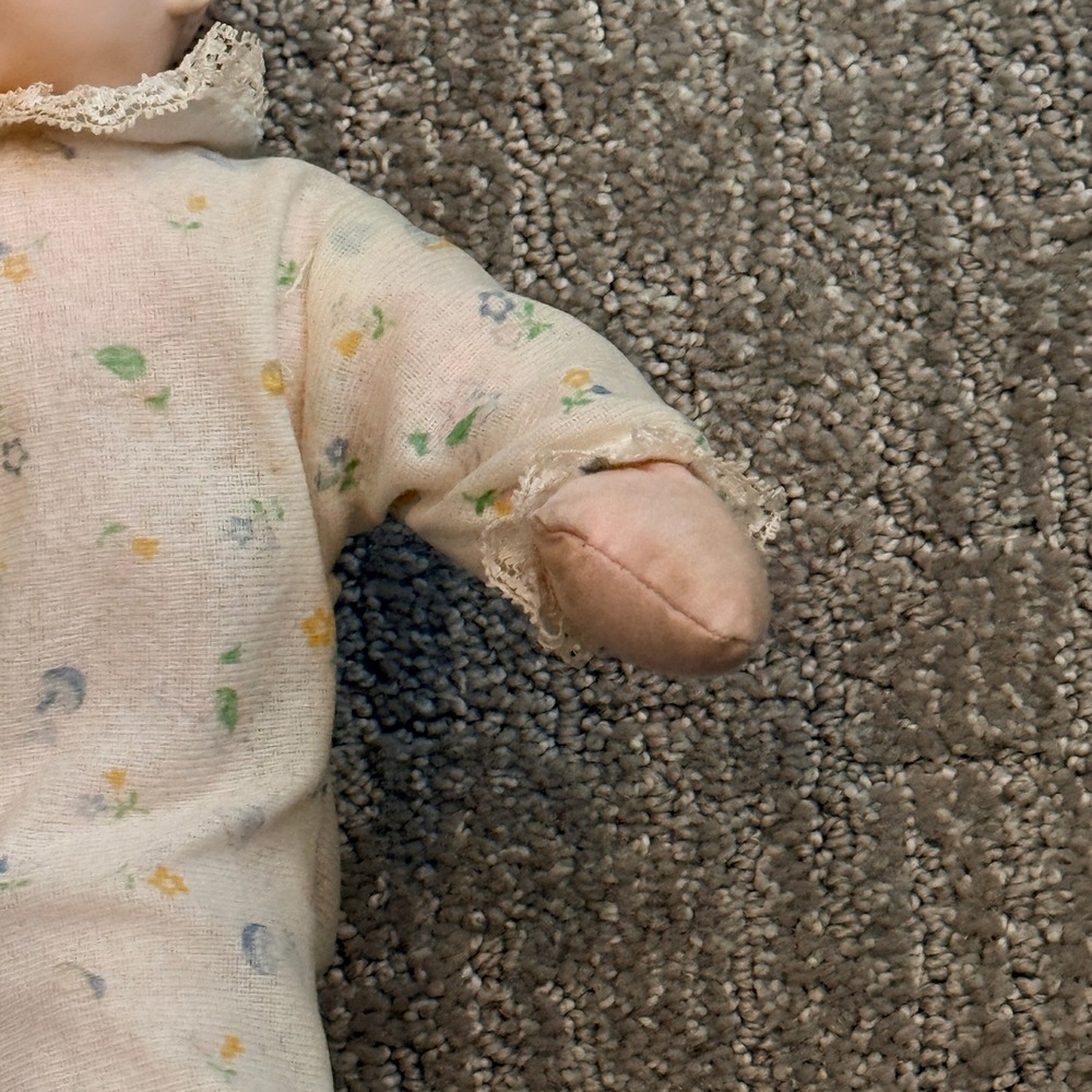 Vintage Madame Alexander Baby Doll Sleep Eyes Floral Lace Sleeper 1977 12in - Picture 7 of 10